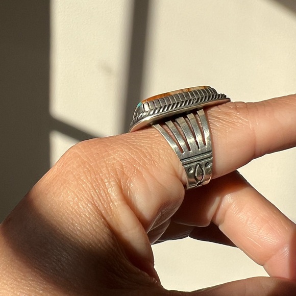 Royston Ribbon Ring - Picture 4 of 6